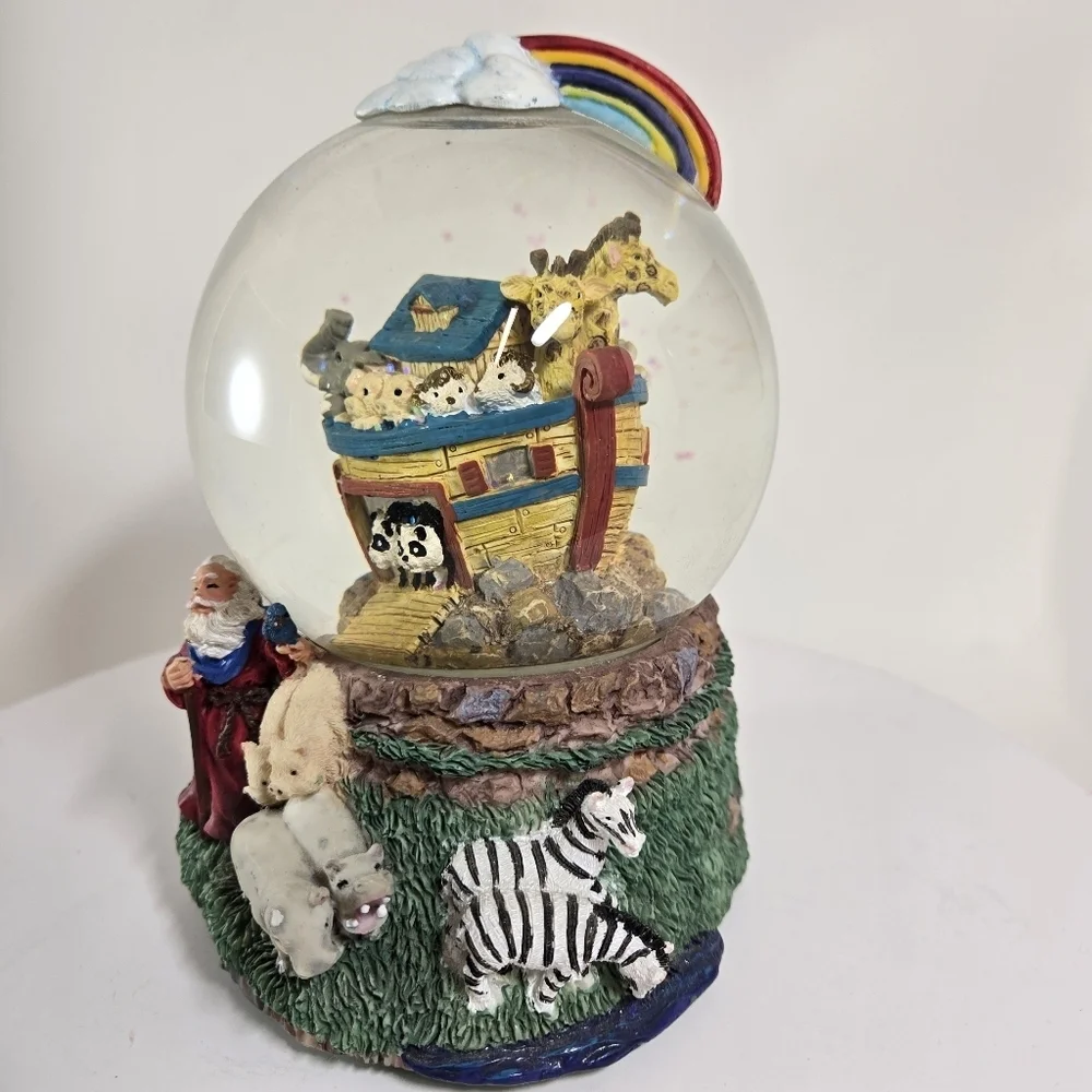 Classic Traditions Noah's Ark Musical Water Snow Globe 6